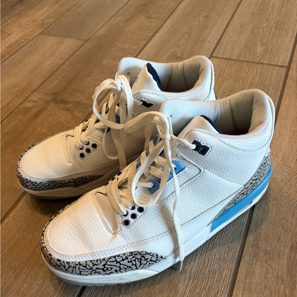Nike Air Jordan 3 Retro UNC sneakers in a white and blue size 11 men’s